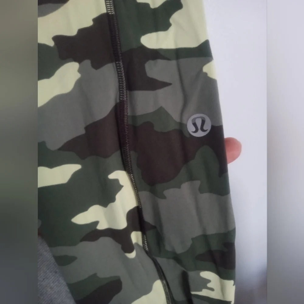 Lululemon Fast and Free High Rise Crop 23"
Heritage 365 Camo Crispin Green Multi - Picture 7 of 10